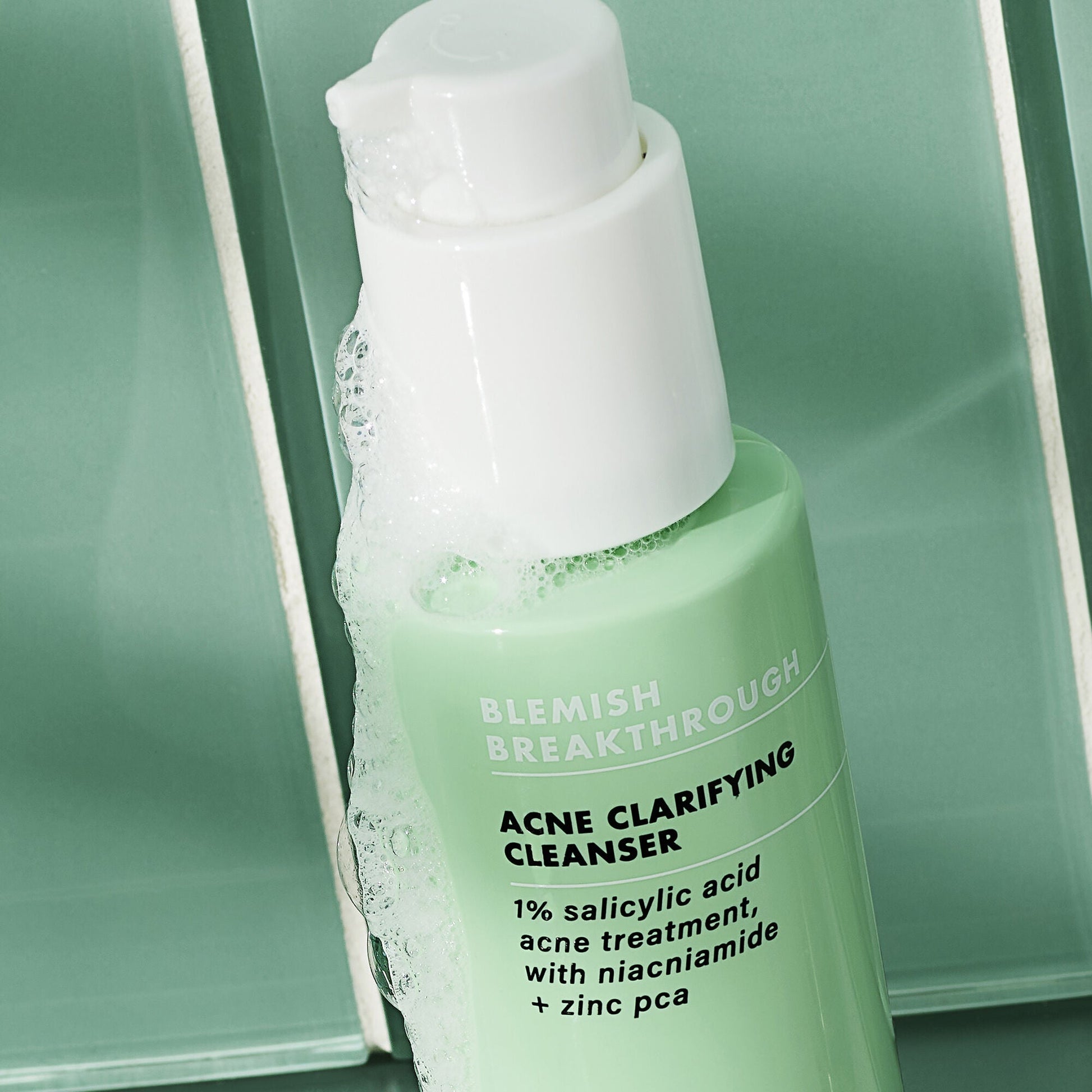 blemish-breakthrough-acne-clarifying-cleanser-d7 02_021622_SL_BT_Cleanser_Back_Lighter_0129_FStack_FINAL_IGF_V2_eb5b7c7b-2de7-4b4a-8d54-43ee3b07523f.jpg