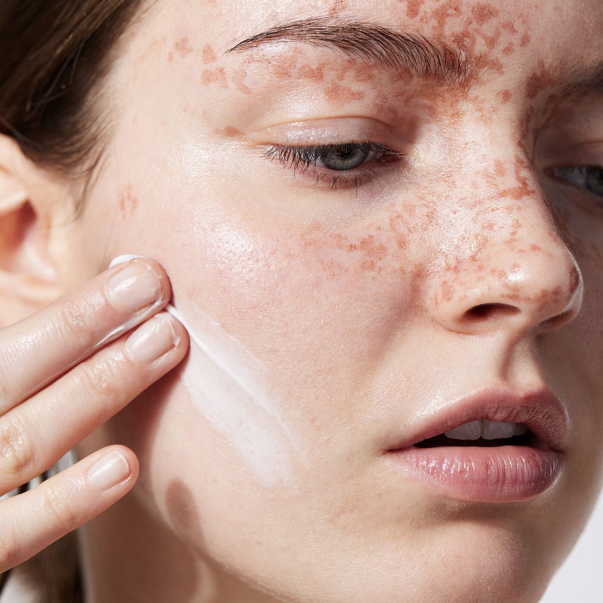 holy-hydration-face-cream-q1 040822_Model_HH-FaceCream_091_RT2-V1_IGF_38740f4c-997d-4161-a3bd-3457855e993f.jpg