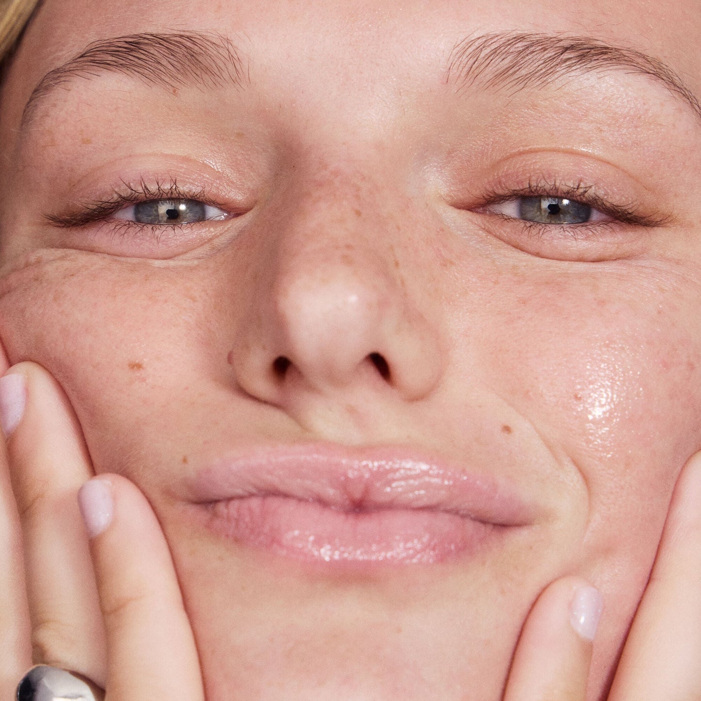 thirst-burst-pore-fecting-toner-v3 042125_SKIN_TBT_Madison_ModelApp_1086_RGB_IGF.jpg
