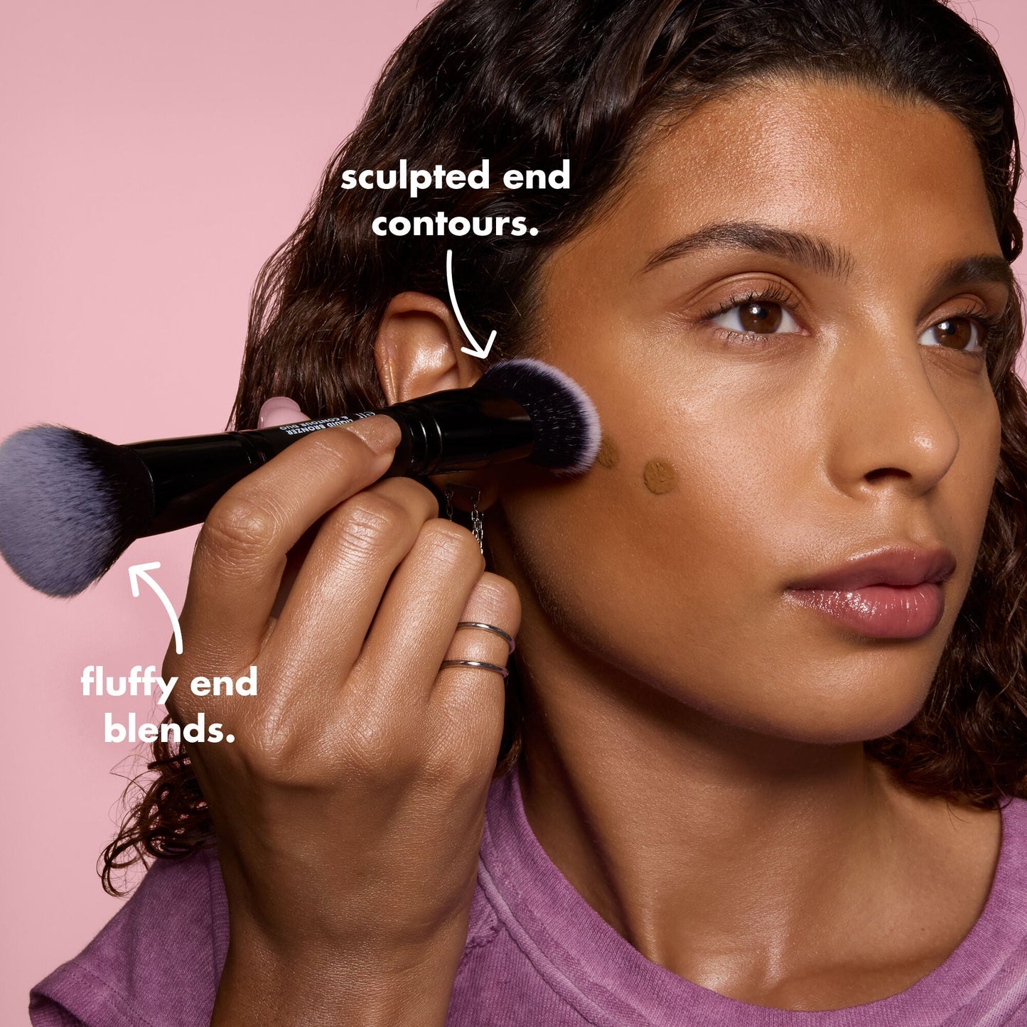 liquid-bronzer-and-contour-duo-brush-d6 0426_EDU_LiquidBronzer_ContourDuoBrush_BenefitModel.jpg