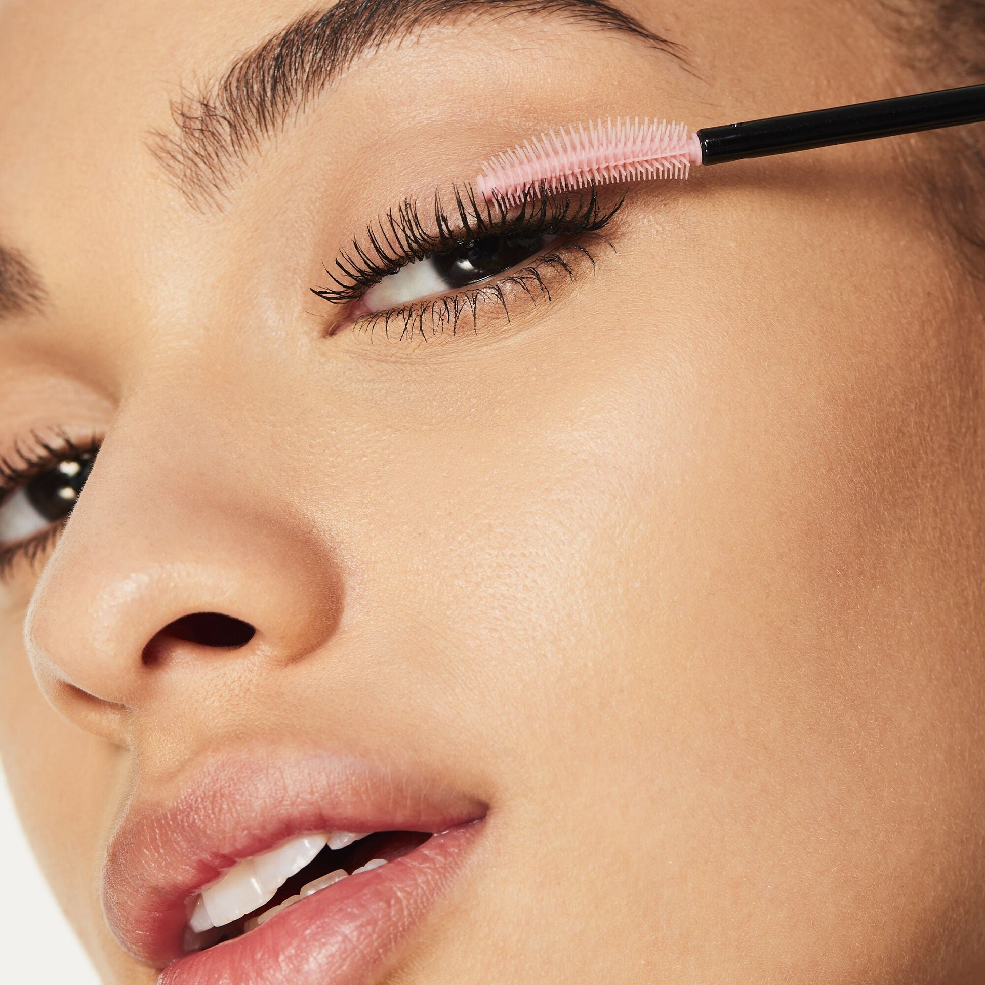 lash-n-roll-mascara-w0 052322_Adriana_LashRoll-After-Black_069_IGF_V2.jpg