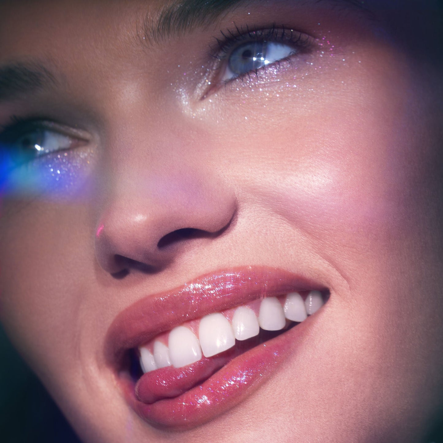glow-reviver-lip-oil-glimmer-q3 053124_Lily_LipOil_OFace_FineAsFleck_0315_v4_RGB_IGF.jpg