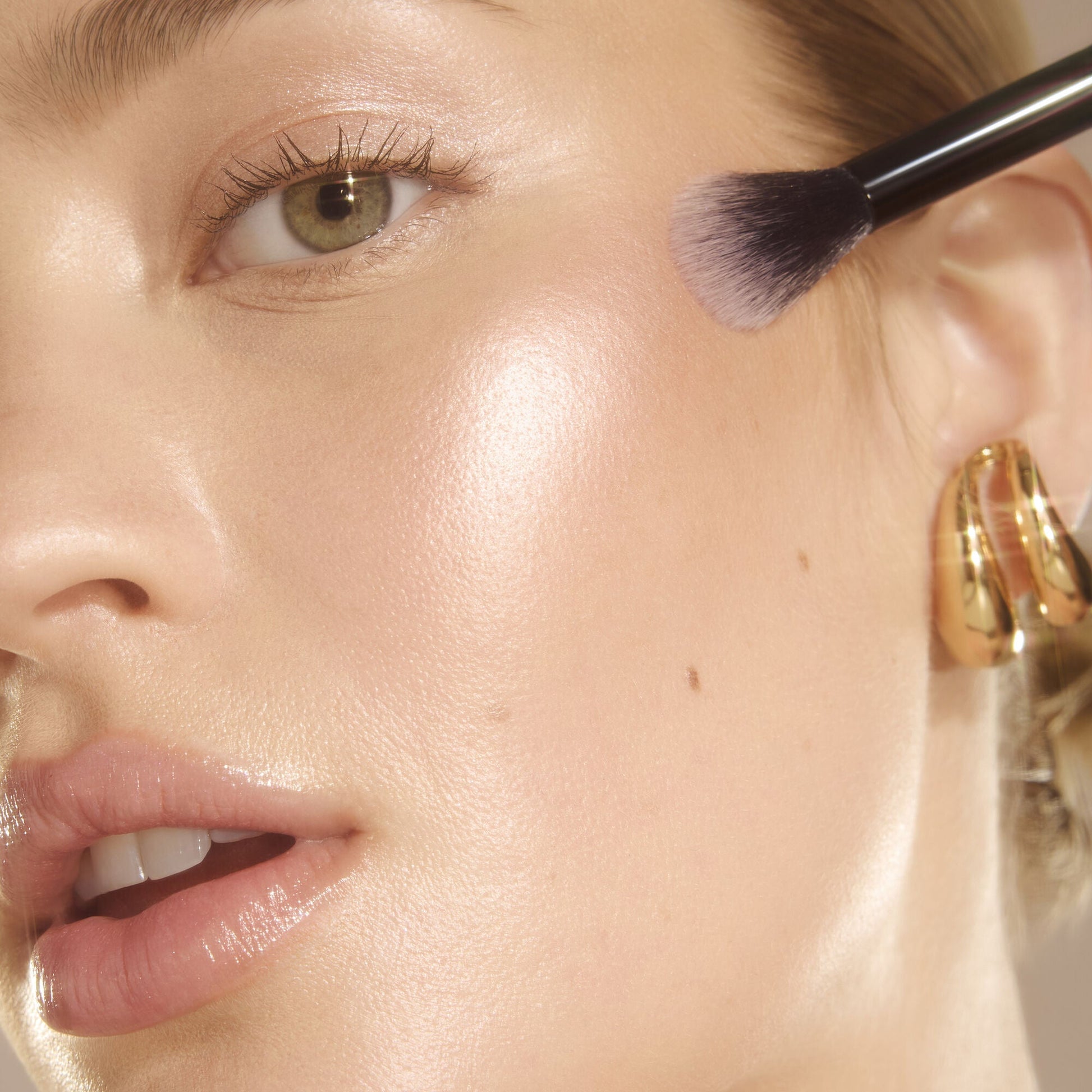 high-points-highlighter-brush-q0 060325_Genevieve_HGPH_Brush_2467_v2_RGB_IGF.jpg