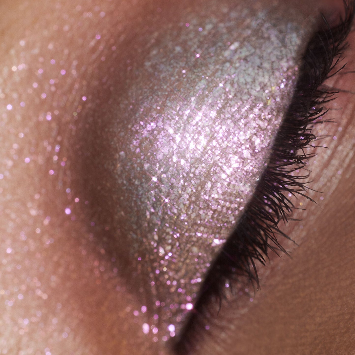 duochrome-liquid-eyeshadow-u6 061223_Chi_SparkPink_0022_FINAL_RGB_IGF.jpg