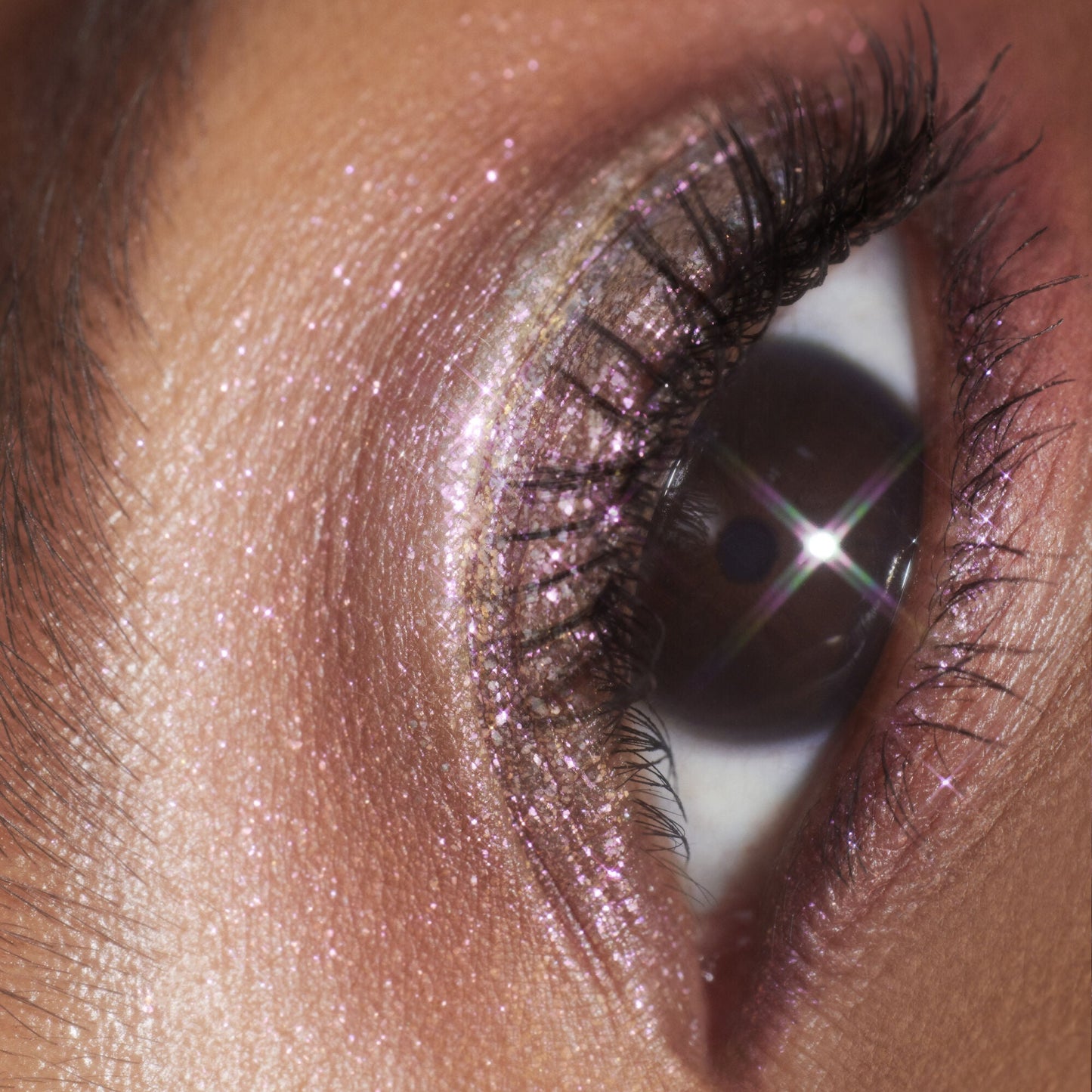 duochrome-liquid-eyeshadow-u6 061223_Chi_SparkPink_0023_FINAL_RGB_IGF.jpg