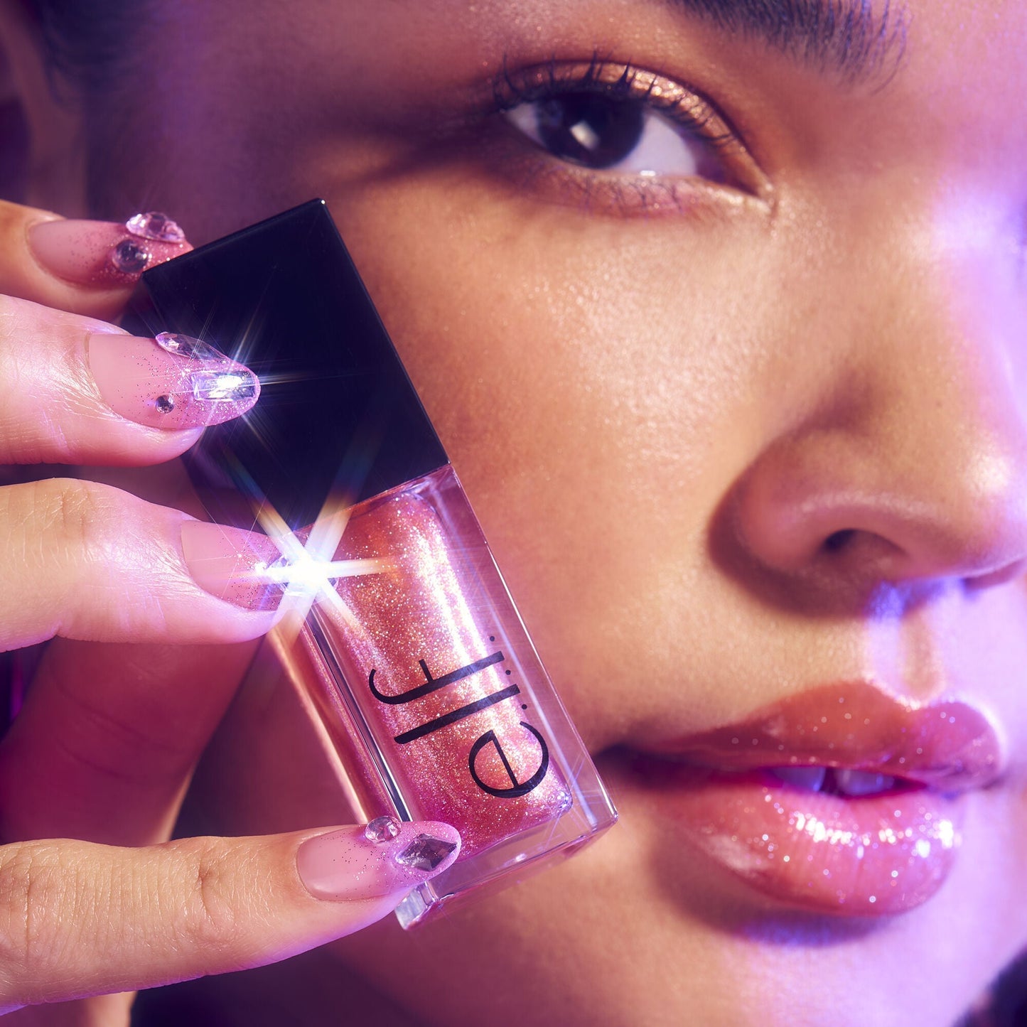glow-reviver-plumping-lip-oil-n1 072225_Breanna_LipPlump_0391_2000x2000_0613e084-a418-44f9-b40d-c461b7a4b6db.jpg