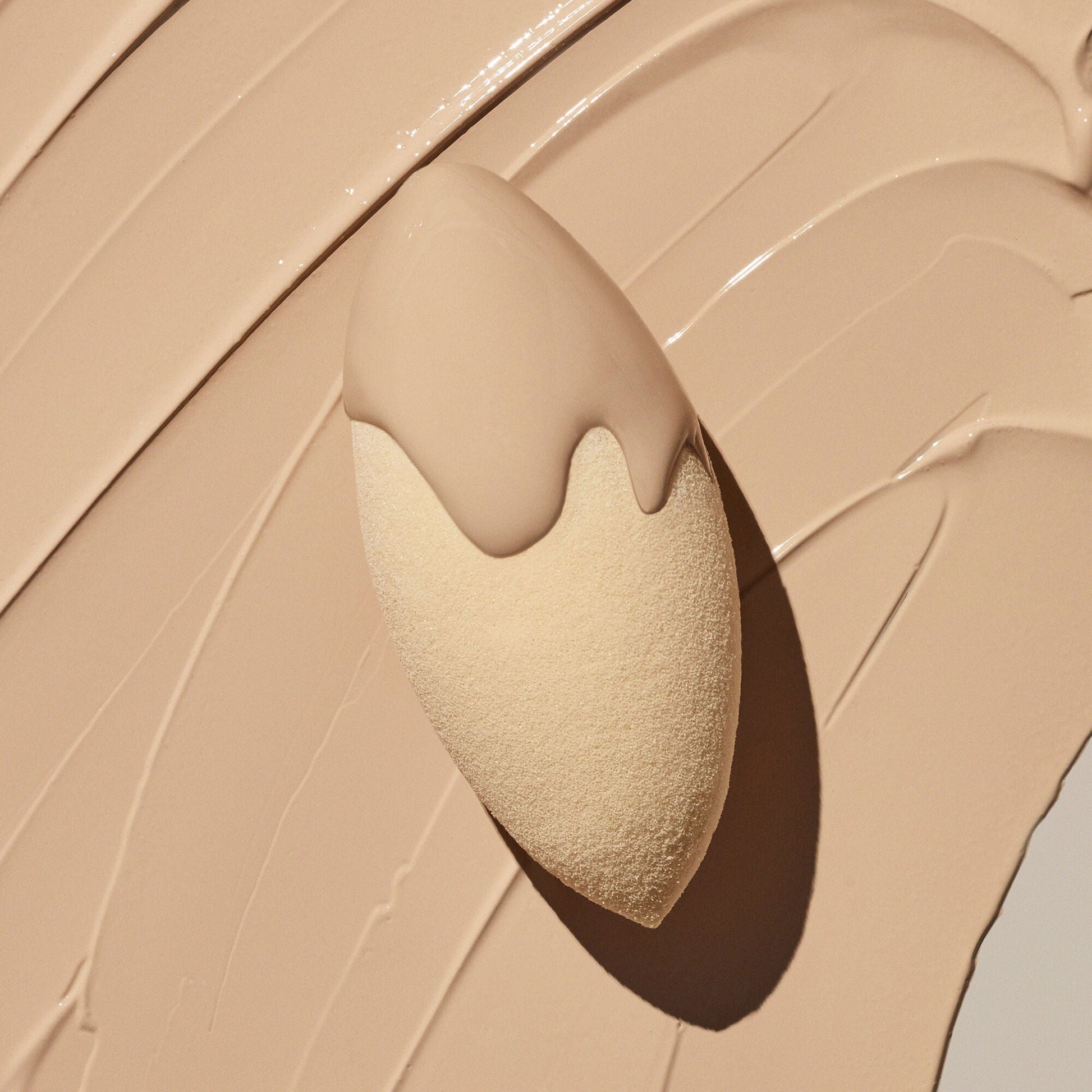 camo-concealer-sponge-g2 07312020_CamoSponge_009_IGF.jpg