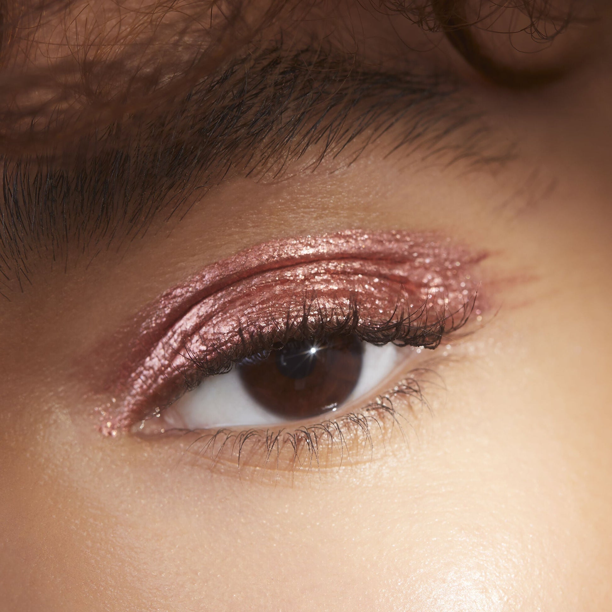 liquid-metallic-eyeshadow-l0 08112020_Alyssa_LiquidMetallic2-0088_IGF_8173dfb0-e7a2-4d33-b548-15571a3372c6.jpg