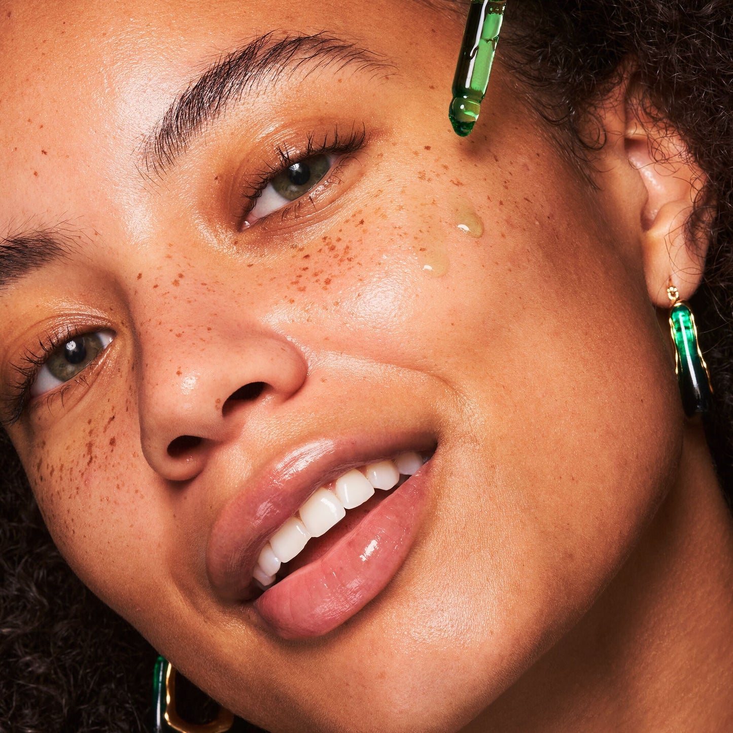 plz-clarify-facial-oil-j0 100924_SKIN_Drew_PlzC_App_005_v1_RGB_IGF.jpg