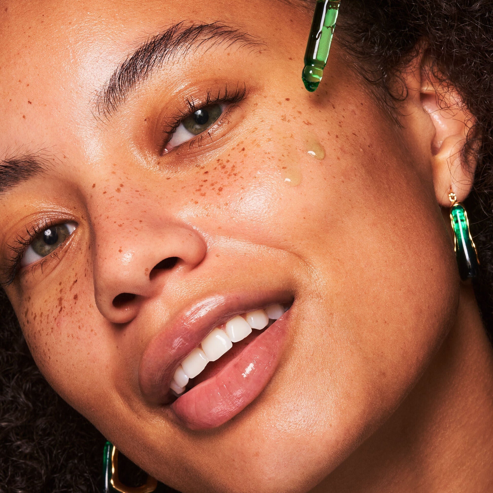 plz-clarify-facial-oil-j0 100924_SKIN_Drew_PlzC_App_005_v1_RGB_IGF.jpg