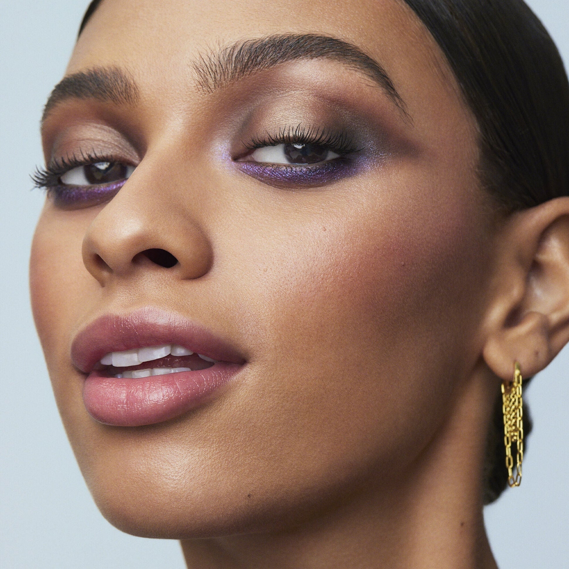 perfect-10-eyeshadow-palette-m2 110722_Adriana_10pcEyeshadow_2060_IGF.jpg
