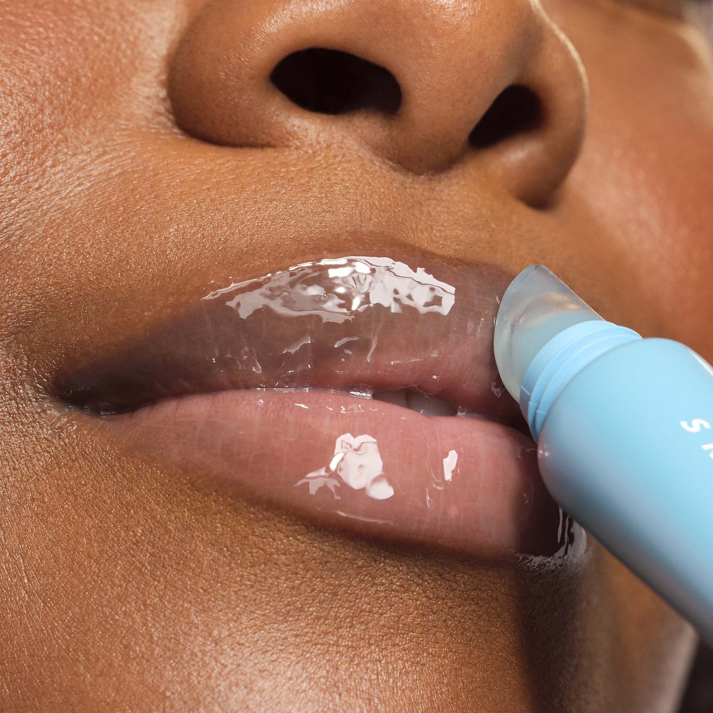 thirst-burst-lip-treatment-s5 57069_SKIN_Enga_Hibiscus_Macro_033_w3QC_RGB_2000x2000_fd68b6a3-ae05-431e-bbc0-31407d9fed44.jpg