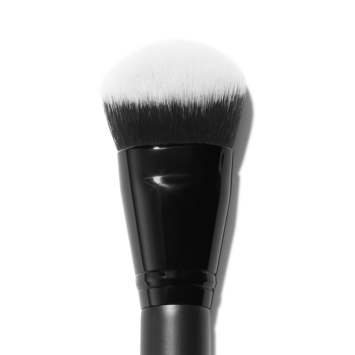 smooth-swipe-foundation-brush-e2 81456_Detail_R.png