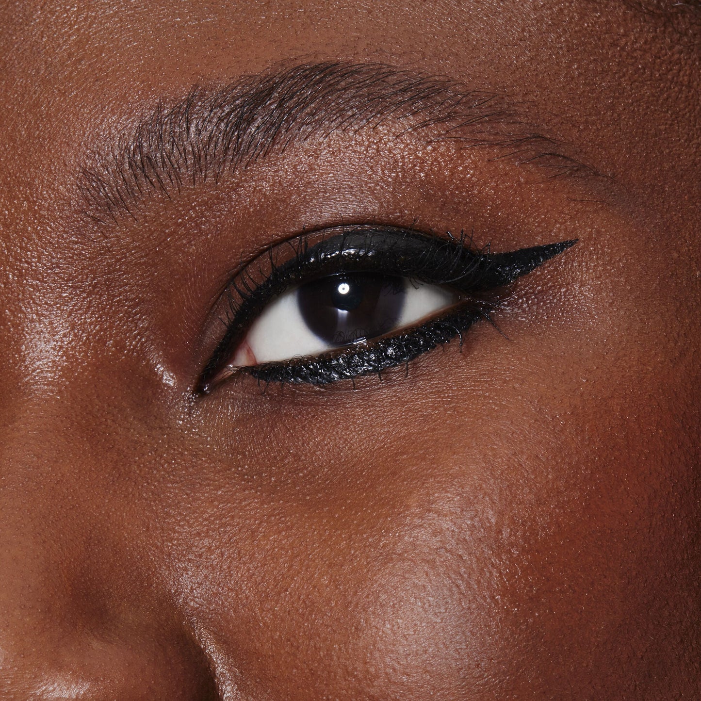 h2o-proof-inkwell-eyeliner-s6 82969_DJ_H20_PROOF_INKWELL_EYELINER_MACRO.jpg