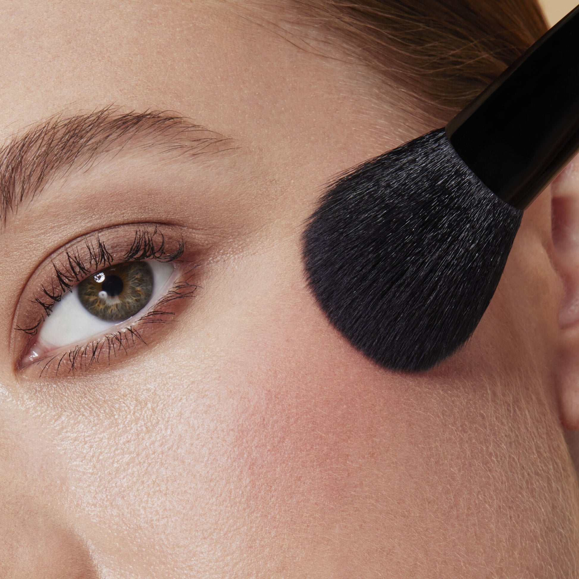 full-face-and-eye-makeup-brush-set-with-travel-case-j7 84674_FULL_FACE_EYE_BRUSH_SET_BLUSH_BRUSH_CARI_0086.jpg