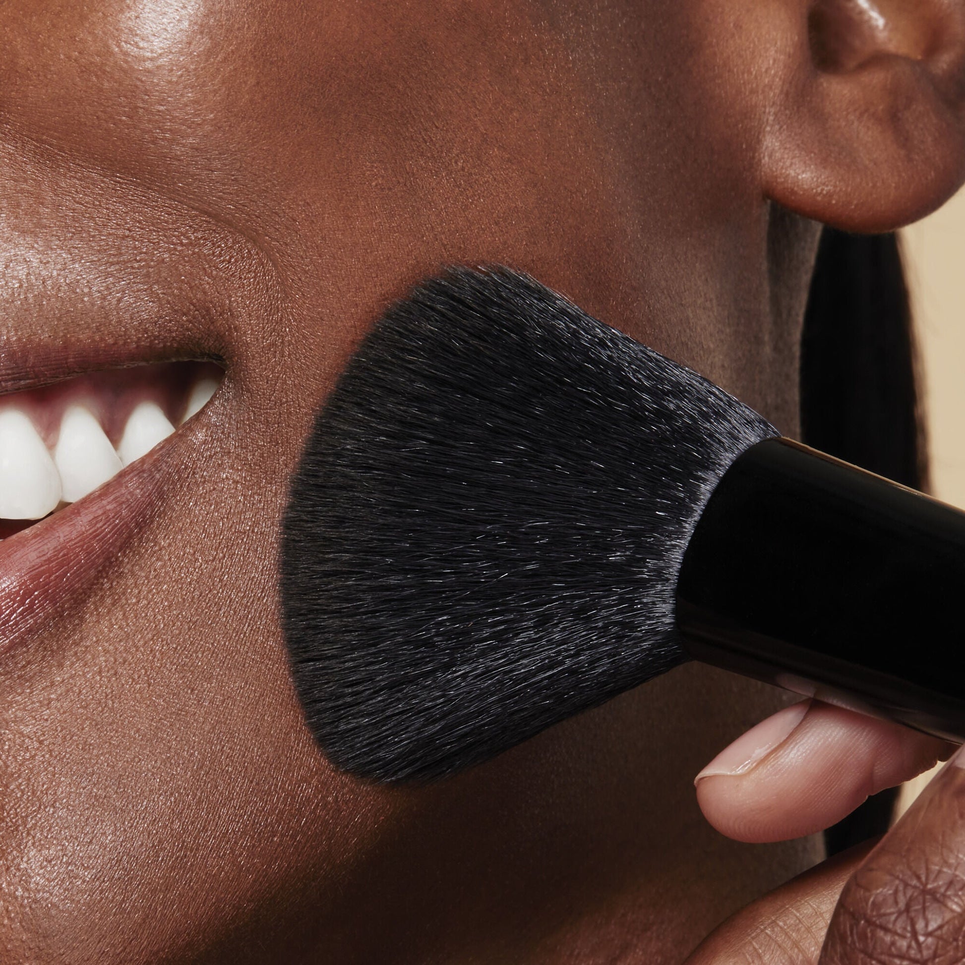 full-face-and-eye-makeup-brush-set-with-travel-case-j7 84674_FULL_FACE_EYE_BRUSH_SET_POWDER_BRUSH_DJ_0118.jpg
