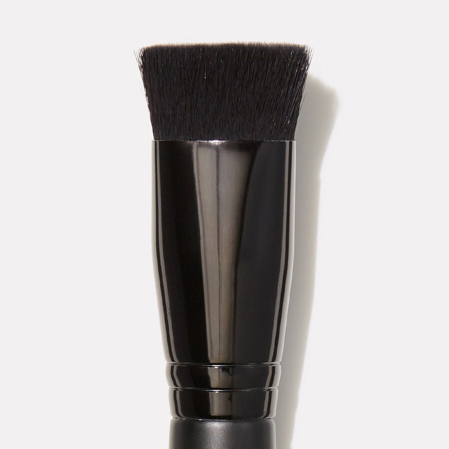 triangular-buffing-foundation-brush-h7 85106_b_TriangularBuffingFoundationBrushwebA.jpg