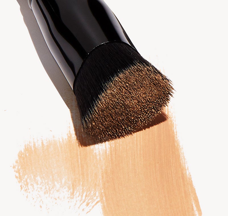 triangular-buffing-foundation-brush-h7 shot.jpg